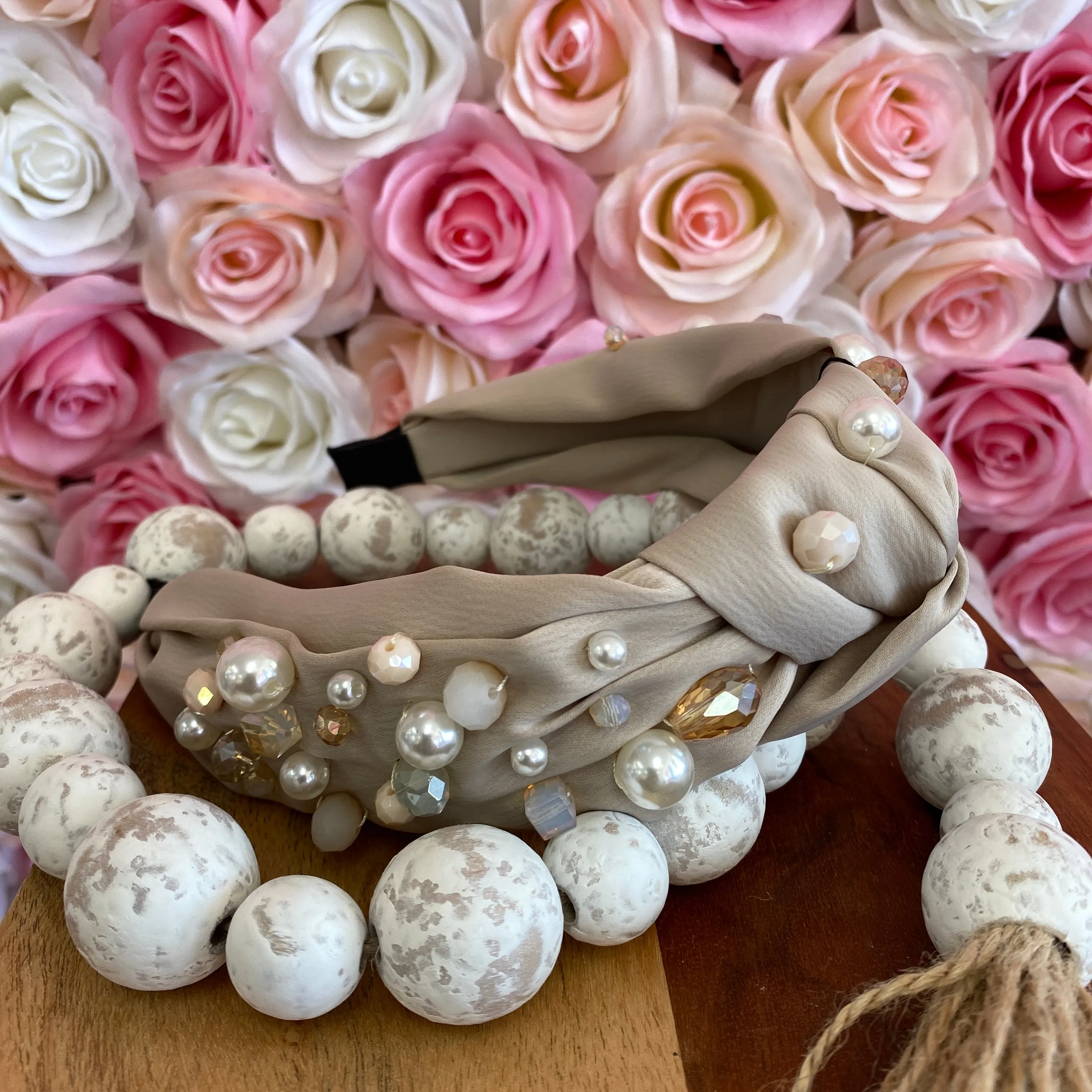 BEIGE PEARL & CRYSTAL STUDDED KNOTTED HEADBAND