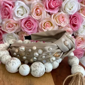 BEIGE PEARL & CRYSTAL STUDDED KNOTTED HEADBAND