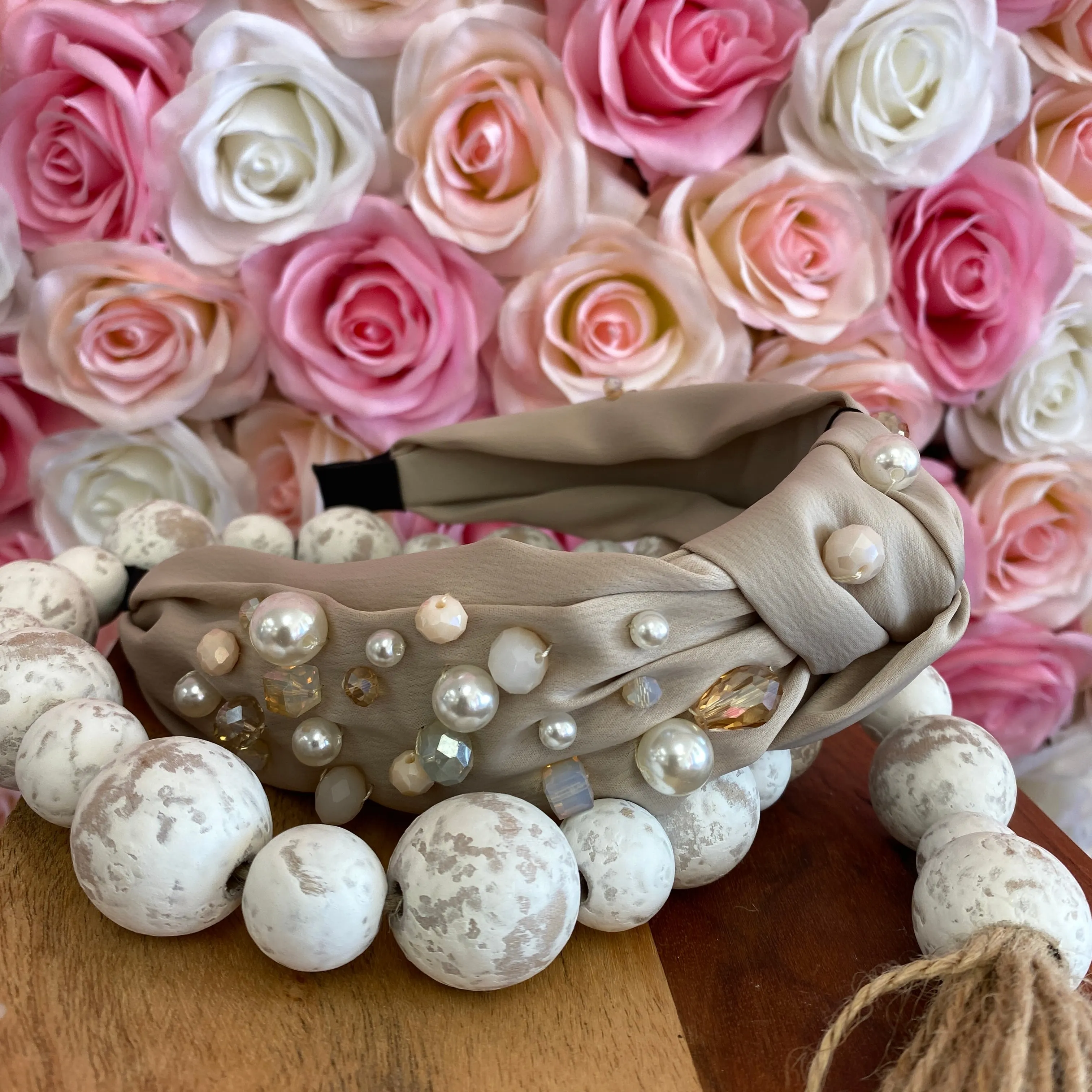 BEIGE PEARL & CRYSTAL STUDDED KNOTTED HEADBAND